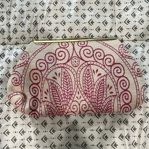 Beige/pink cloth clutch purse